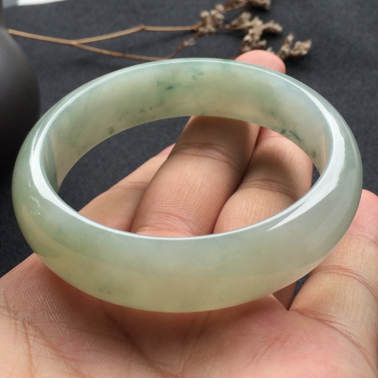 （超值推荐）糯冰种飘花手镯（58.7mm）