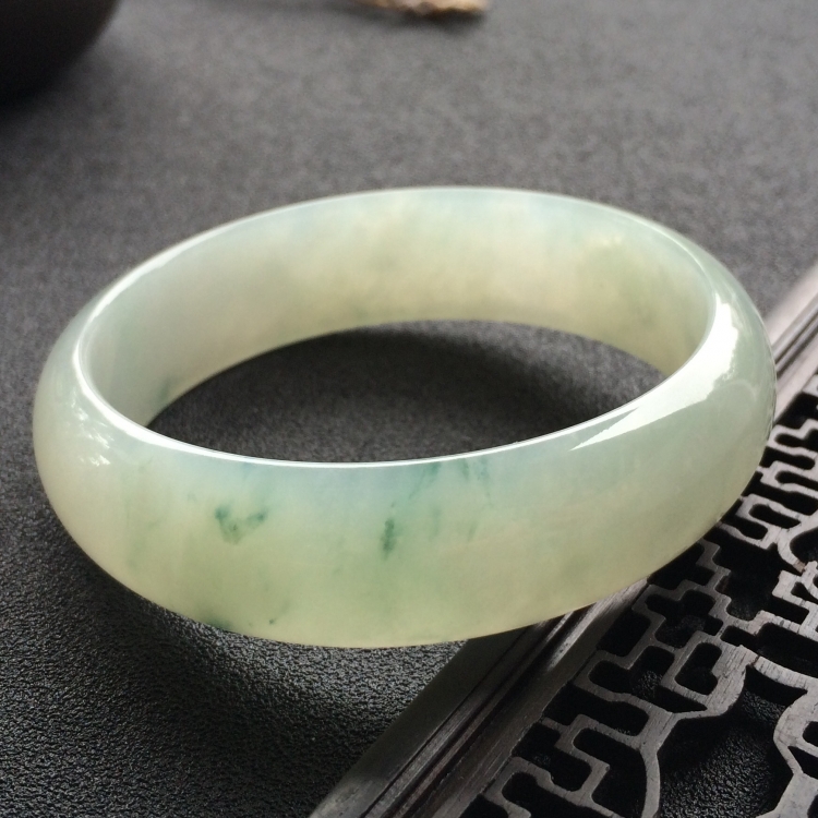 （超值推荐）糯冰种飘花手镯（57.2mm）
