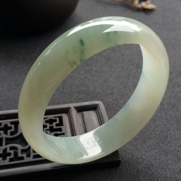 （超值推荐）糯冰种飘花手镯（57.2mm）