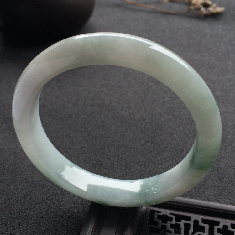 （超值推荐）糯冰种飘花手镯（59.1mm）