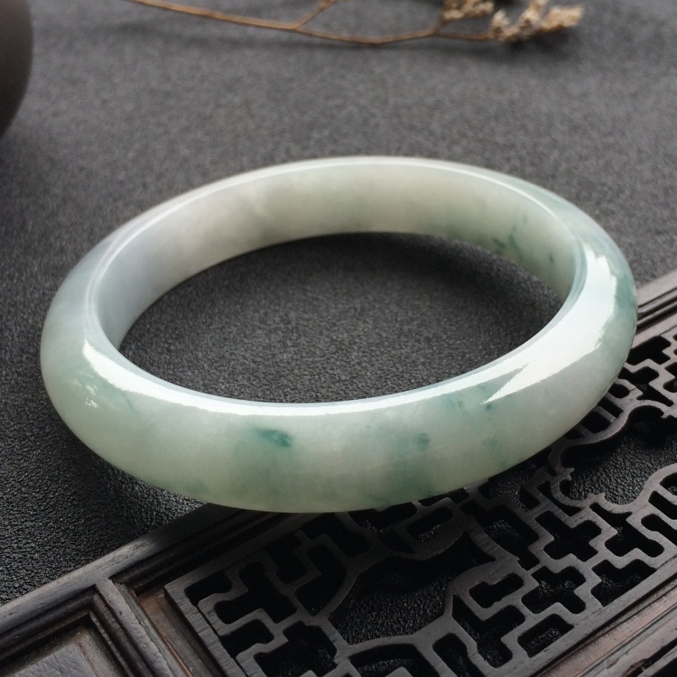 （超值推荐）糯冰种飘花手镯（59.1mm）