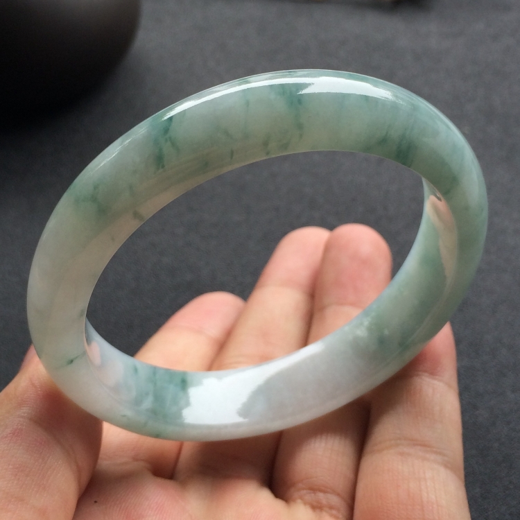 （超值推荐）糯冰种飘花手镯（58.9mm）