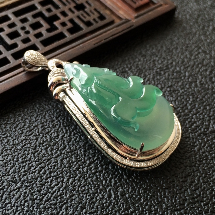 (超值推荐)冰种蓝水镶白金钻石金鱼胸坠