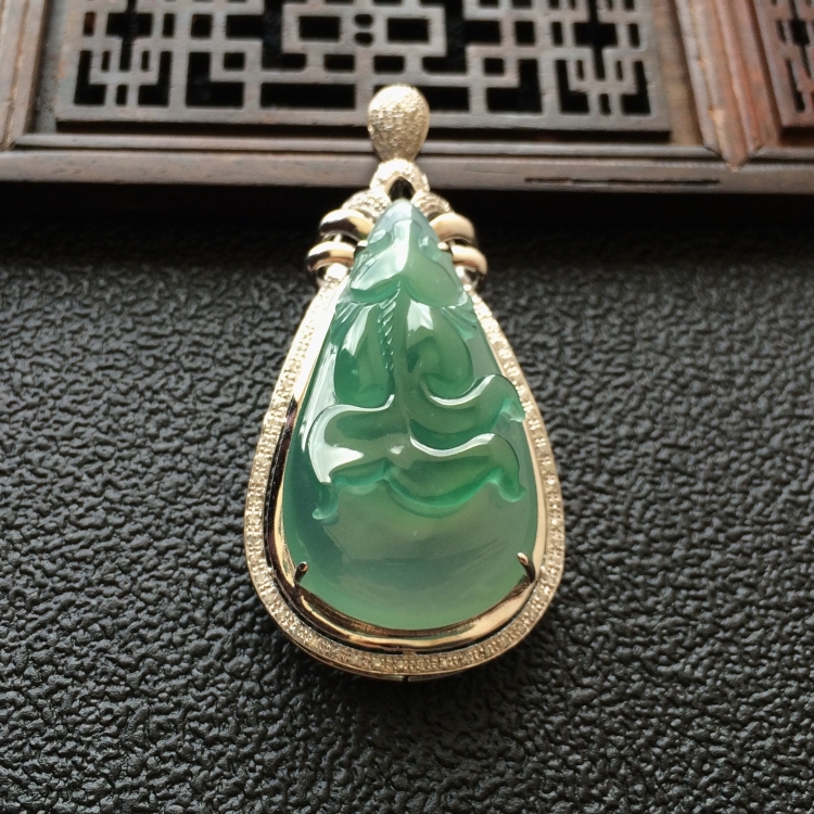 (超值推荐)冰种蓝水镶白金钻石金鱼胸坠