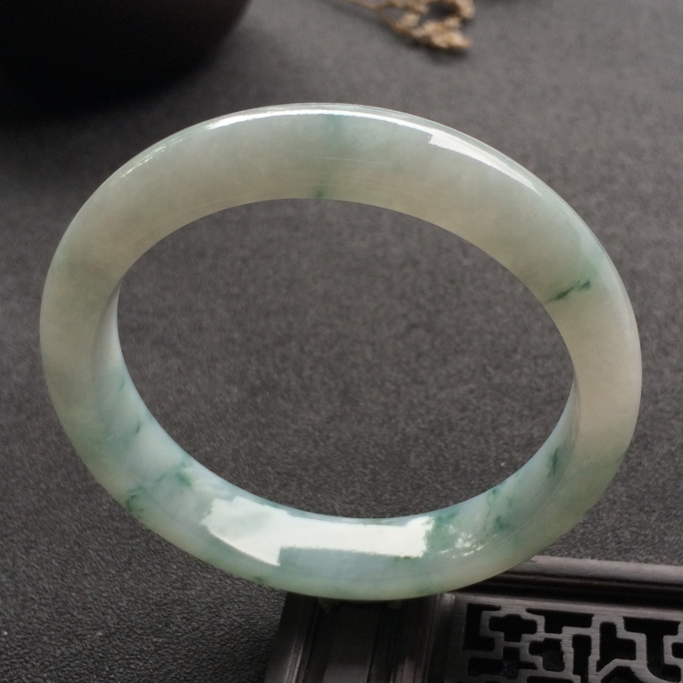 （超值推荐）糯冰种飘花手镯（55.6mm）