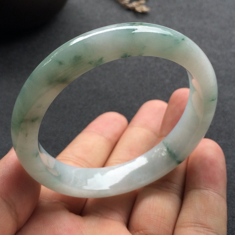 （超值推荐）糯冰种飘花手镯（55.6mm）