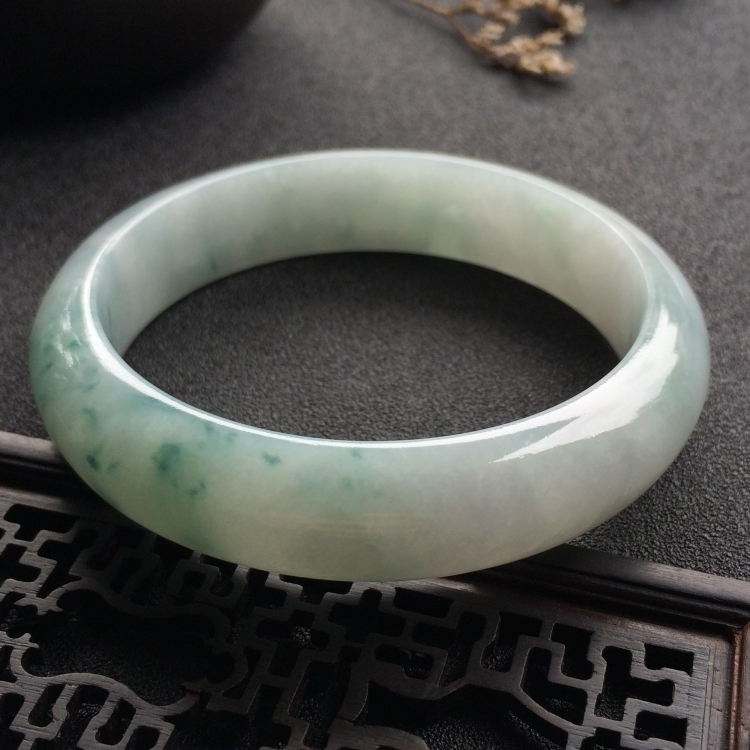 （超值推荐）糯冰种飘花手镯（59mm）