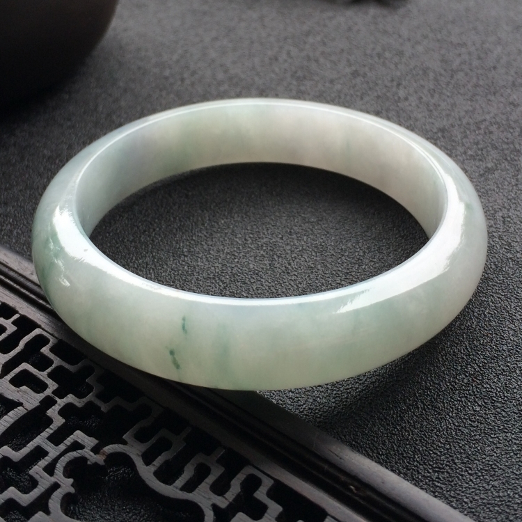 （超值推荐）糯冰种飘花手镯（55.5mm）