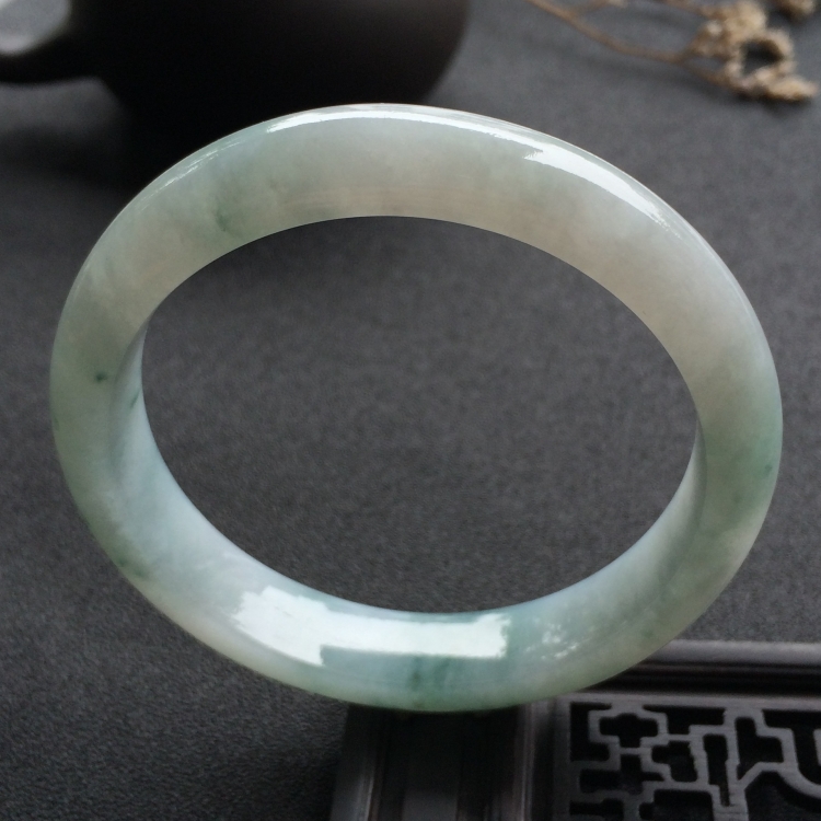 （超值推荐）糯冰种飘花手镯（55.3mm）