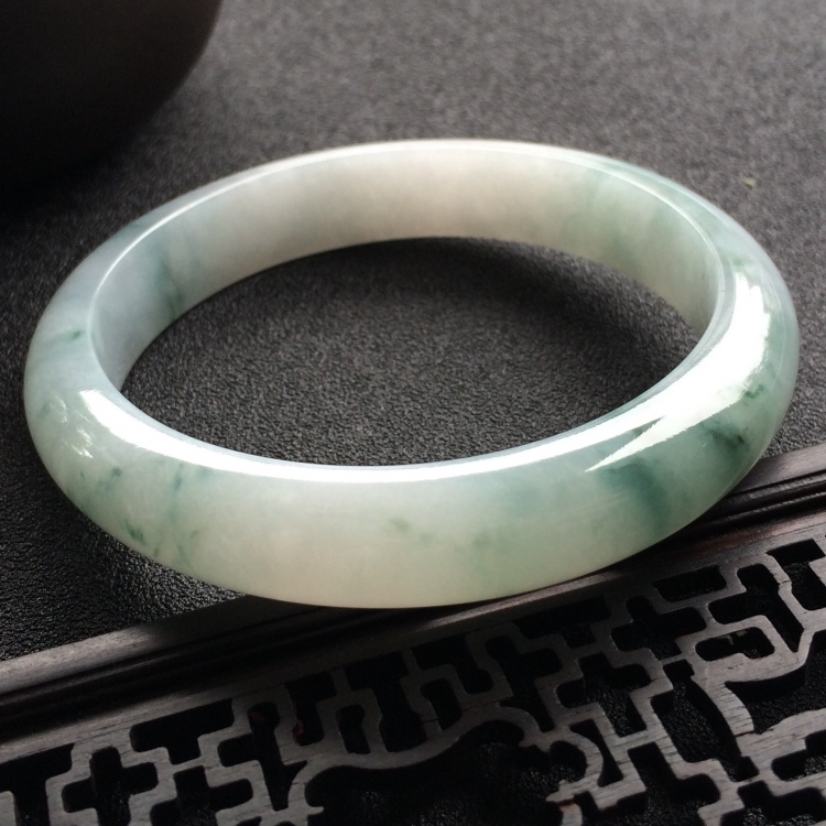 （超值推荐）糯冰种飘花手镯（55.3mm）