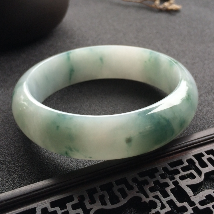 （超值推荐）糯冰种飘花手镯（58.8mm）