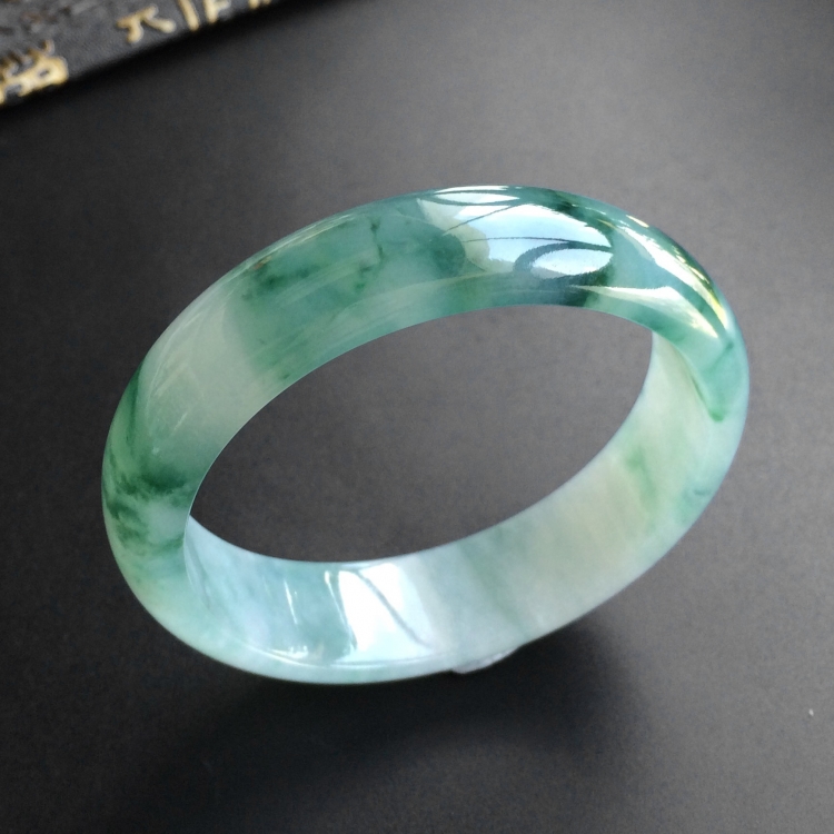 (超值推荐)糯冰种飘花贵妃镯(54mm-48.3mm)