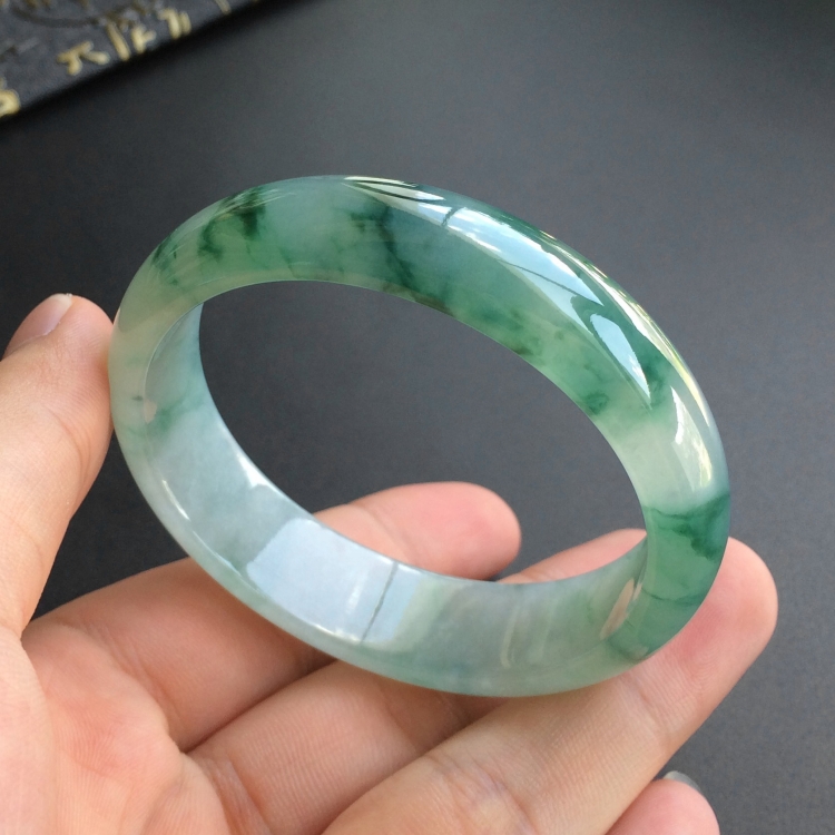 (超值推荐)糯冰种飘花贵妃镯(54mm-48.3mm)