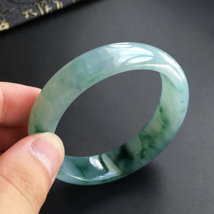 (超值推荐)糯冰种飘花贵妃镯(54mm-48.3mm)