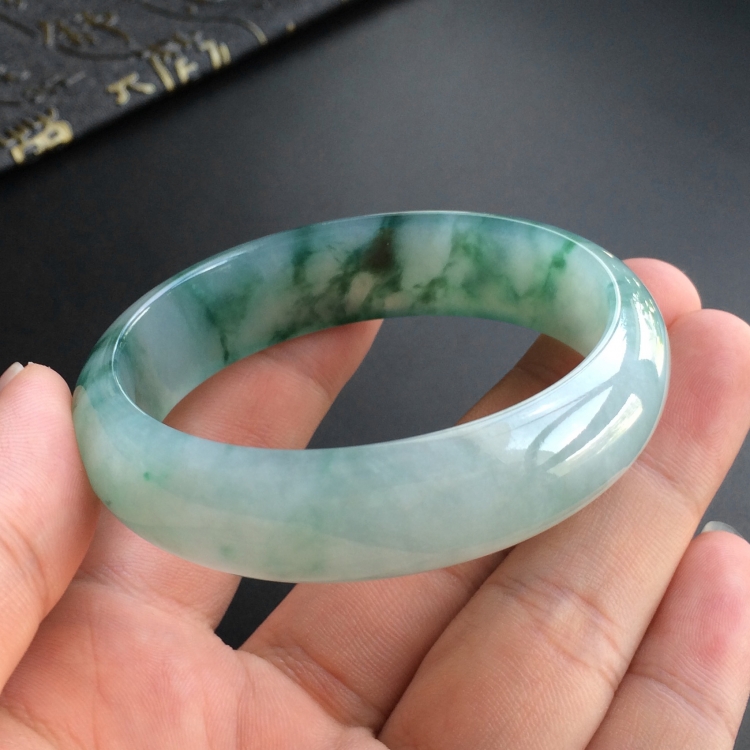 (超值推荐)糯冰种飘花贵妃镯(54mm-48.3mm)