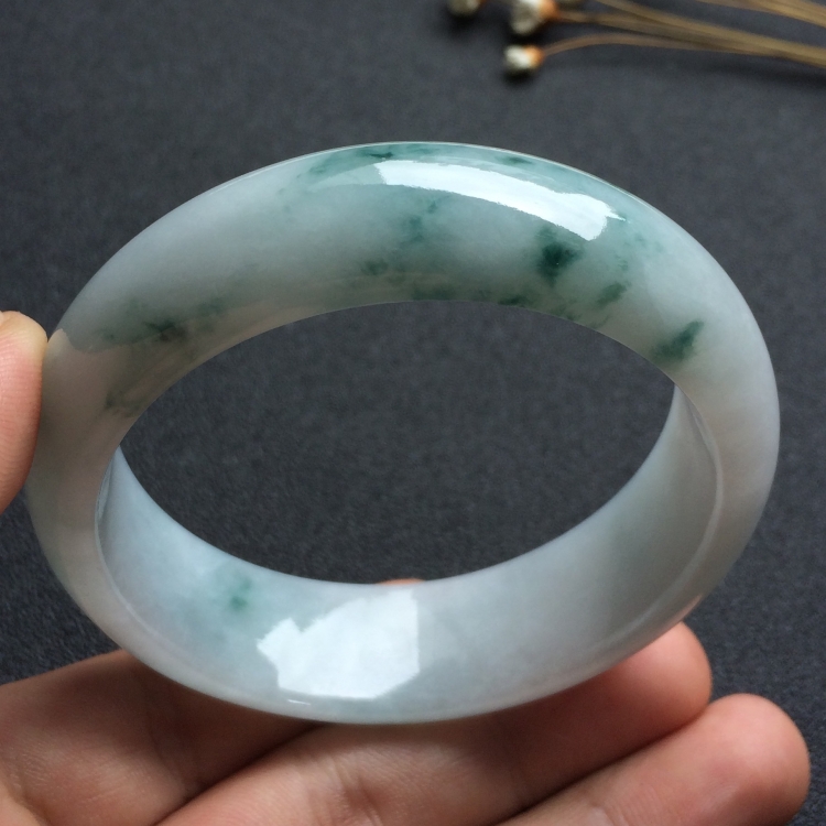 （超值推荐）糯冰种飘花手镯（55.4mm）