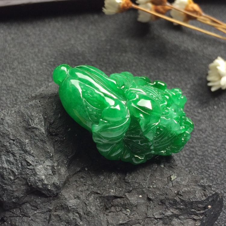 （超值推荐）糯冰种阳绿白菜挂件