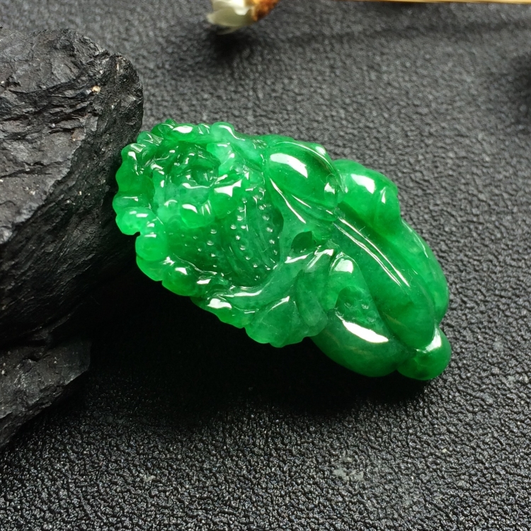 （超值推荐）糯冰种阳绿白菜挂件