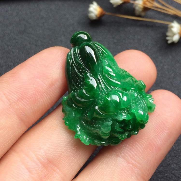 （超值推荐）糯冰种癣加绿白菜挂件