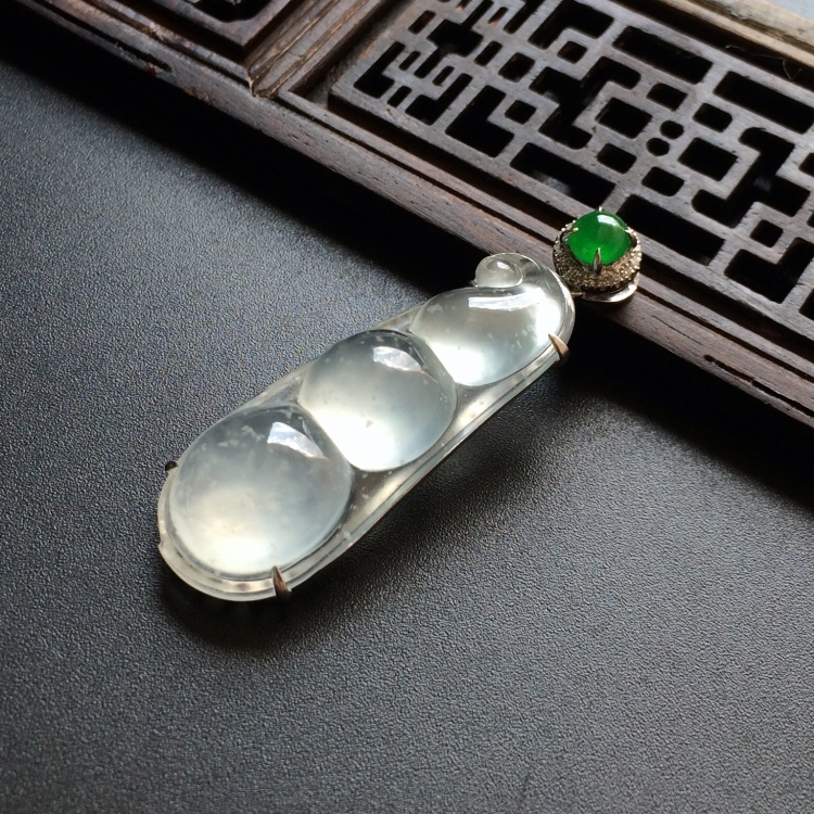 (超值推荐)冰种无色镶白金钻石四季豆胸坠