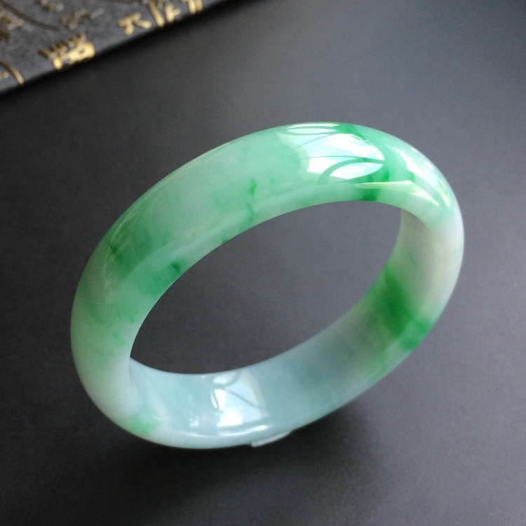 (超值推荐)糯冰种飘翠手镯(57.5mm)