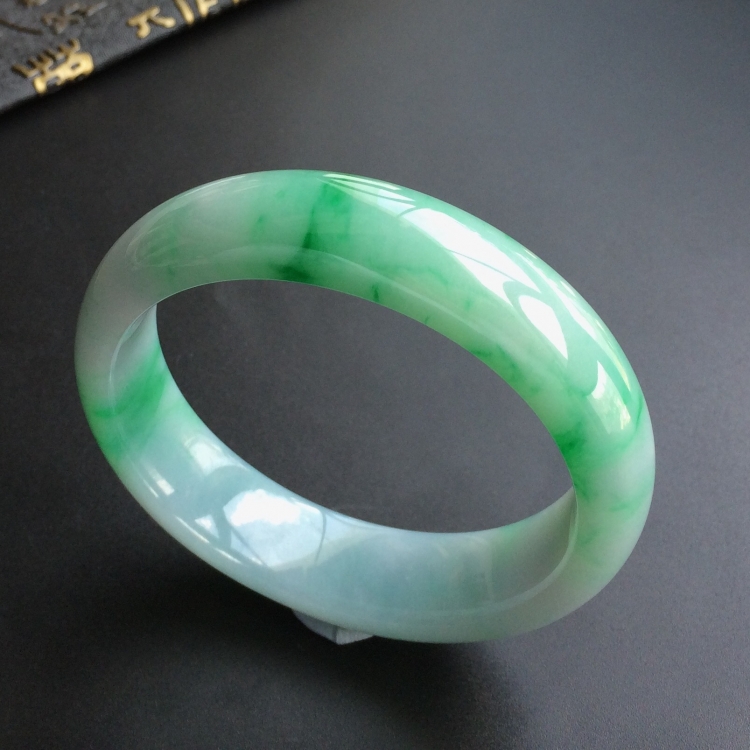 (超值推荐)糯冰种飘翠手镯(57.5mm)