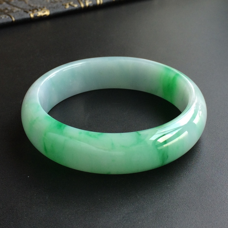 (超值推荐)糯冰种飘翠手镯(57.5mm)