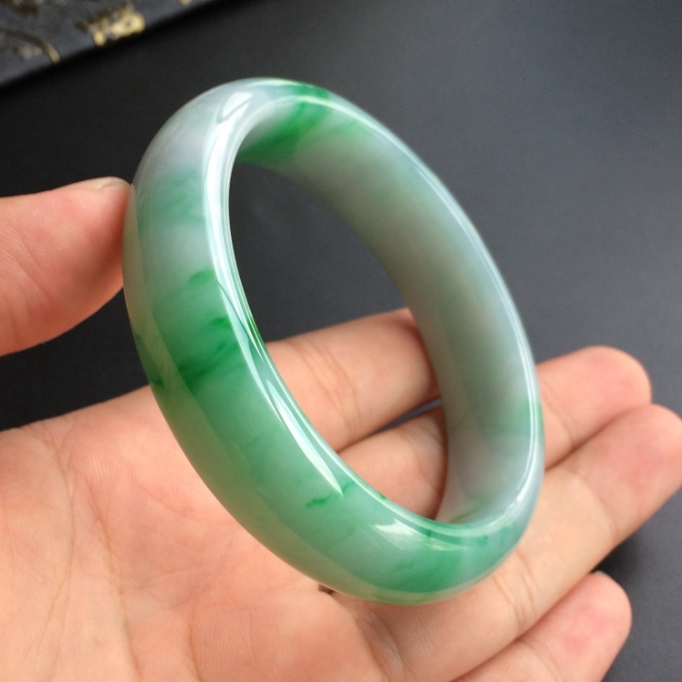 (超值推荐)糯冰种飘翠手镯(57.5mm)