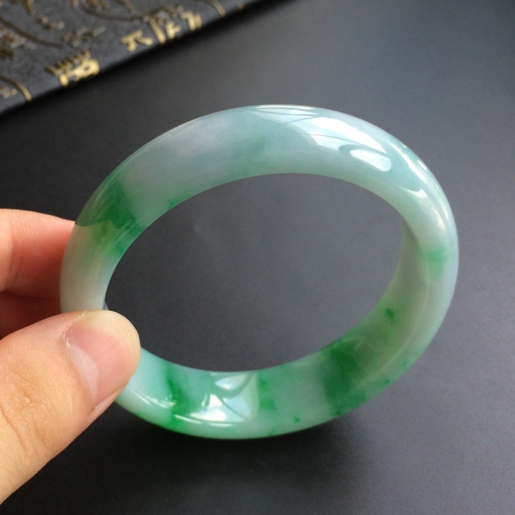 (超值推荐)糯冰种飘翠手镯(57.5mm)