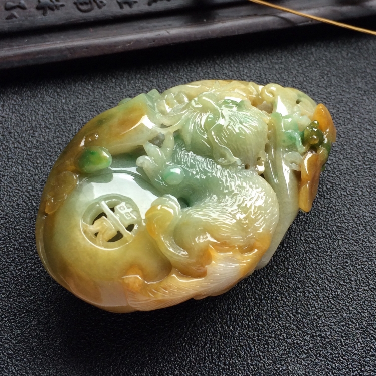 （超值推荐）糯冰种褐黄翡飘花猫蝶富贵挂件