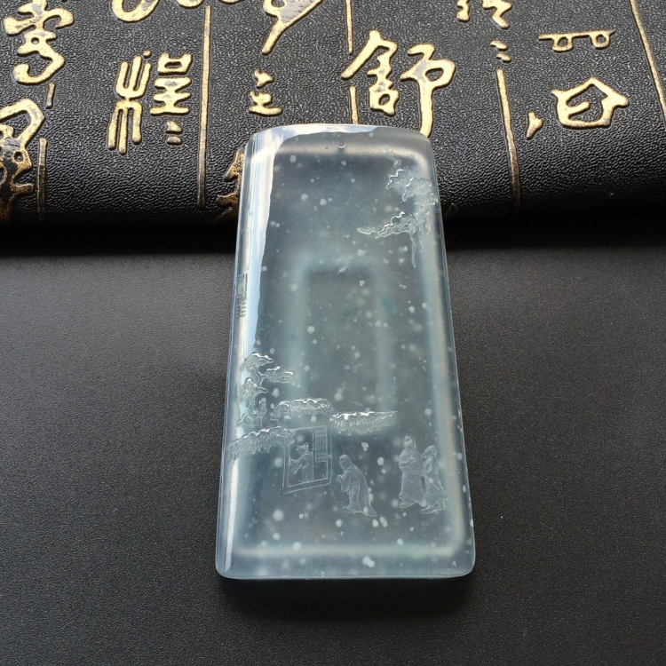 (超值推荐)玻璃种晴水略飘花雪花棉三顾茅庐挂件(玉雕名家加龙作品)