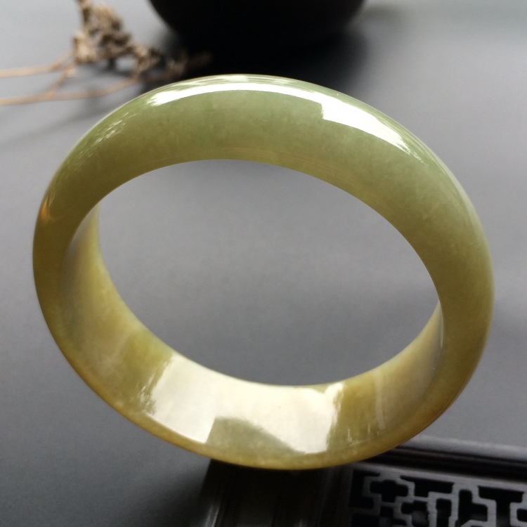 （超值推荐）糯冰种黄翡手镯（56.1mm）