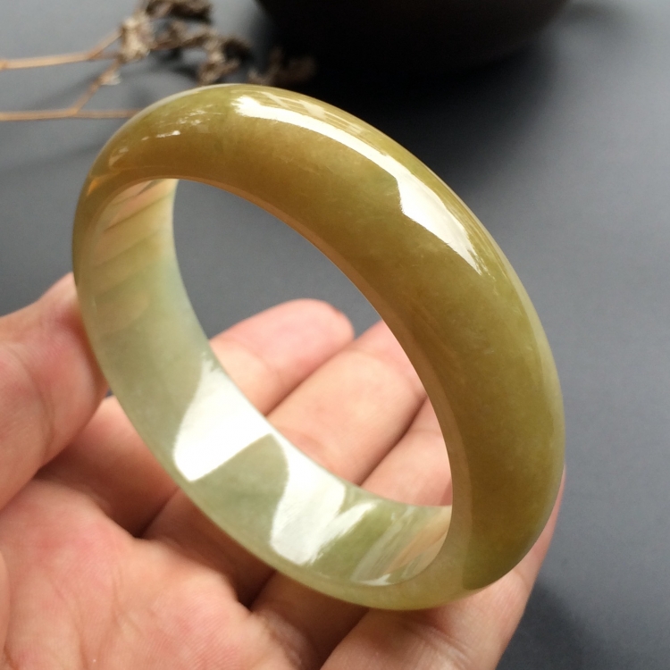 （超值推荐）糯冰种黄翡手镯（56.1mm）