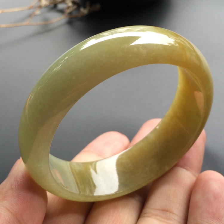 （超值推荐）糯冰种黄翡手镯（56.1mm）