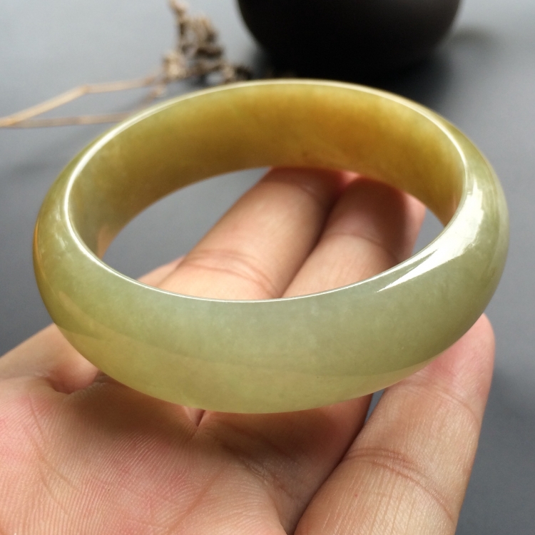 （超值推荐）糯冰种黄翡手镯（56.1mm）