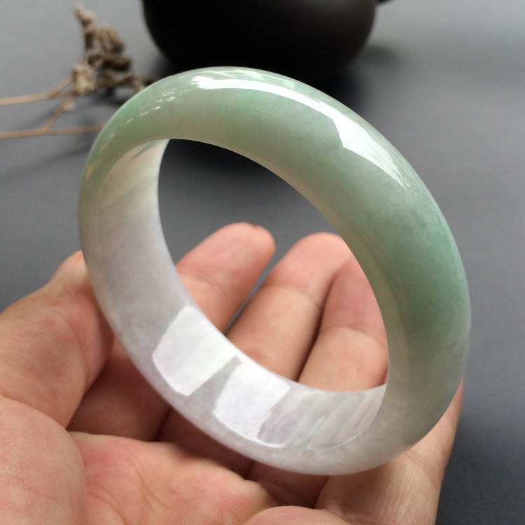 （超值推荐）糯冰种淡晴水手镯（56mm）