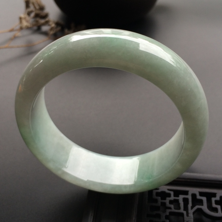 （超值推荐）糯冰种淡晴水手镯（54.1mm）