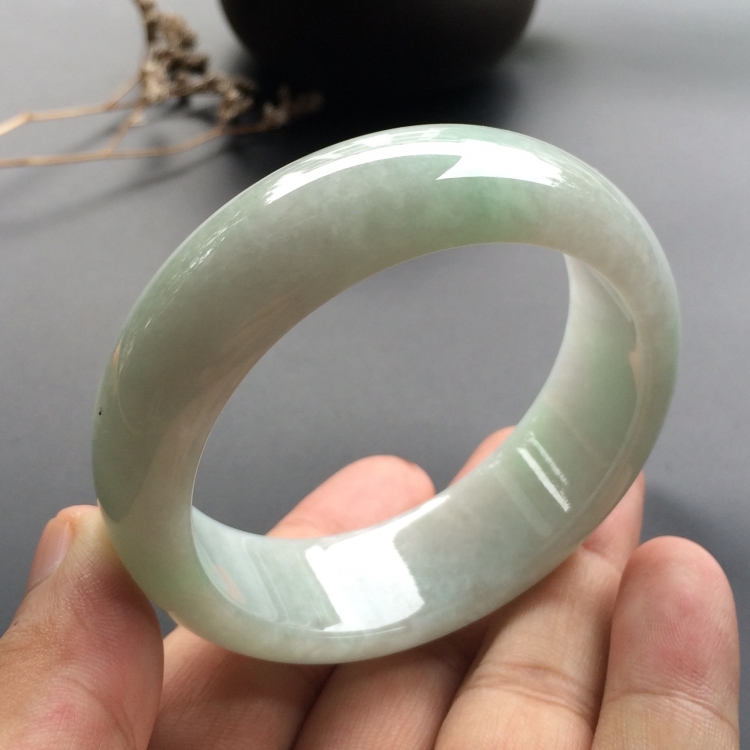 （超值推荐）糯冰种淡晴水手镯（54.1mm）
