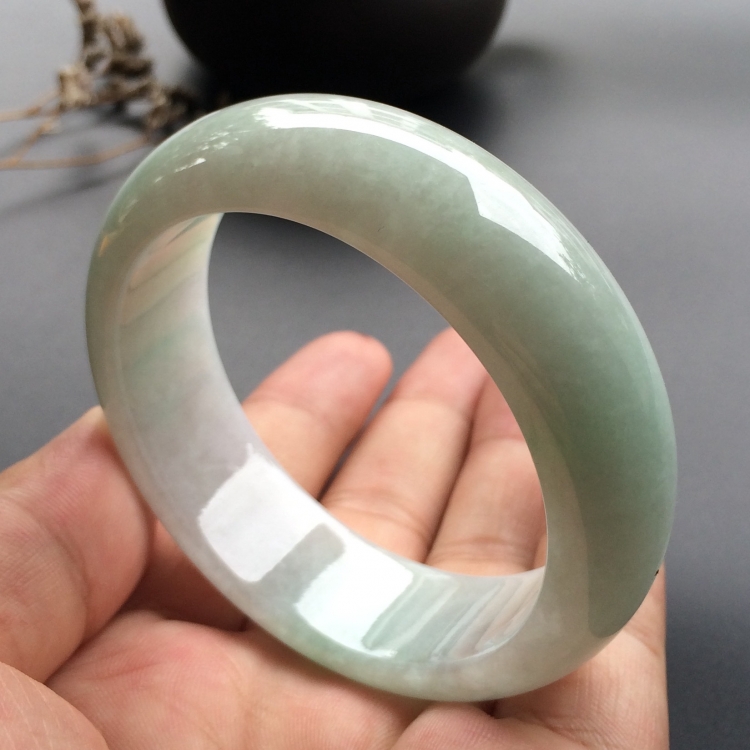 （超值推荐）糯冰种淡晴水手镯（54.1mm）
