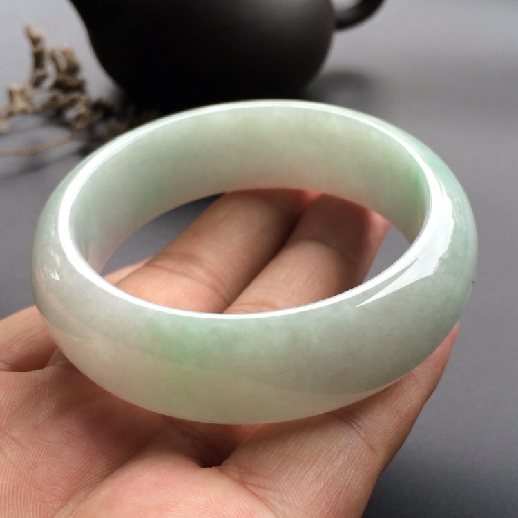 （超值推荐）糯冰种淡晴水手镯（54.1mm）