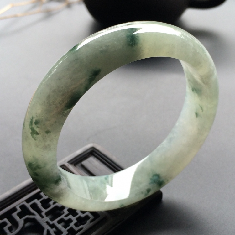 （超值推荐）糯冰种飘花手镯（55.7mm）