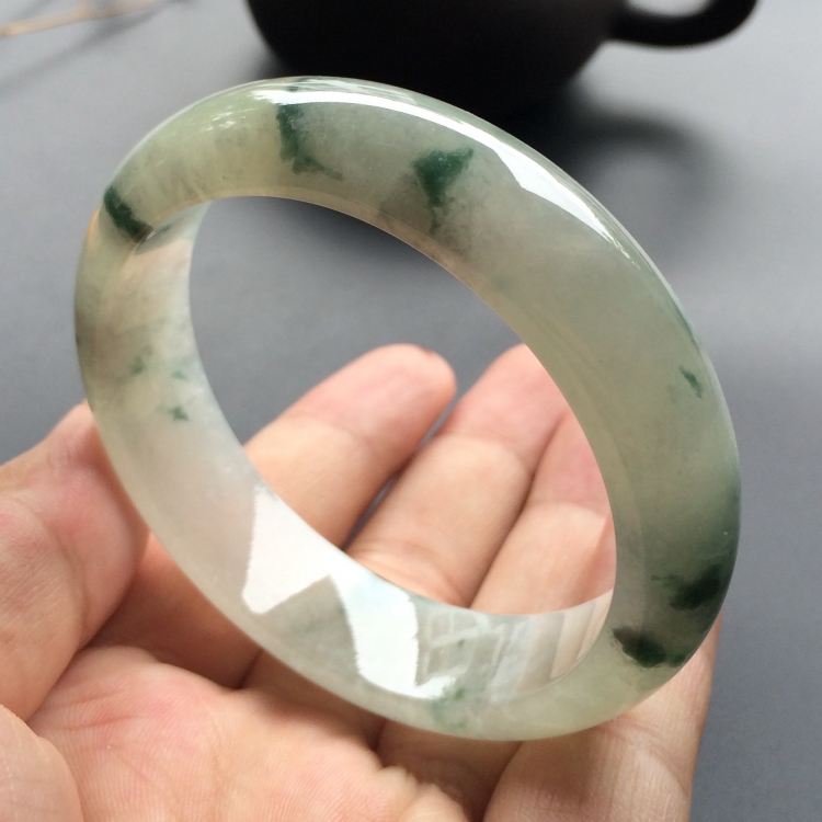 （超值推荐）糯冰种飘花手镯（55.7mm）