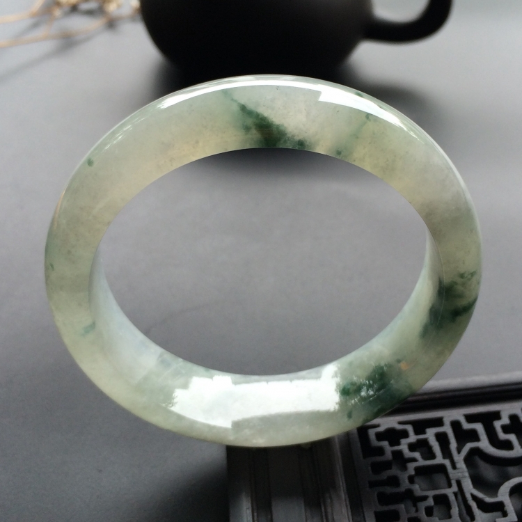 （超值推荐）糯冰种飘花手镯（55.7mm）