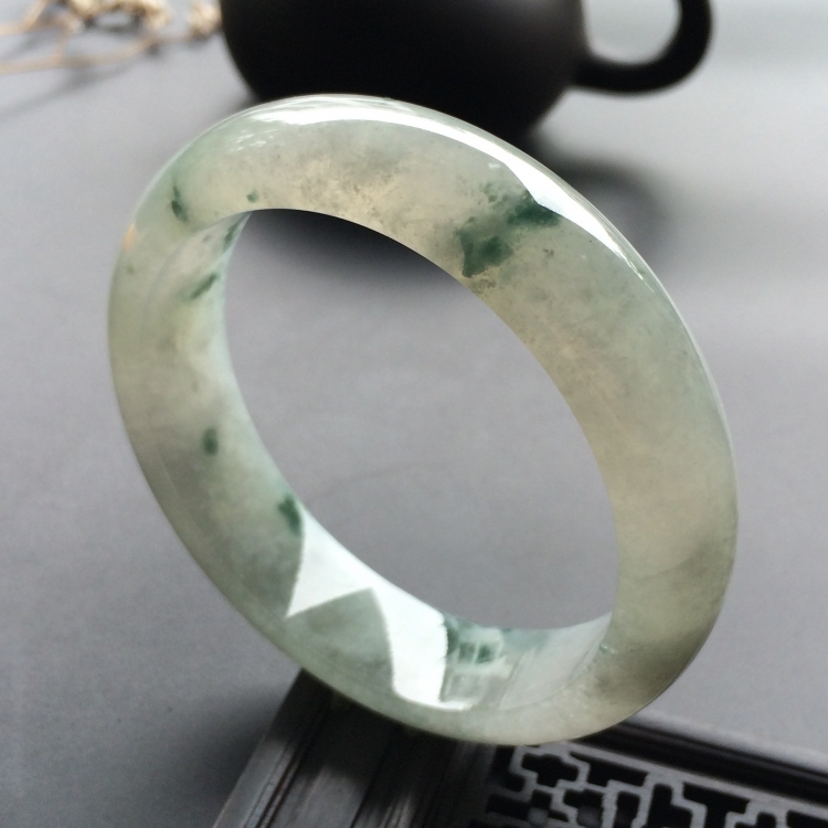 （超值推荐）糯冰种飘花手镯（55.7mm）