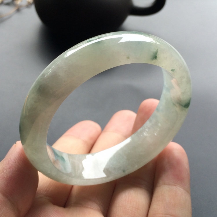 （超值推荐）糯冰种飘花手镯（55.7mm）