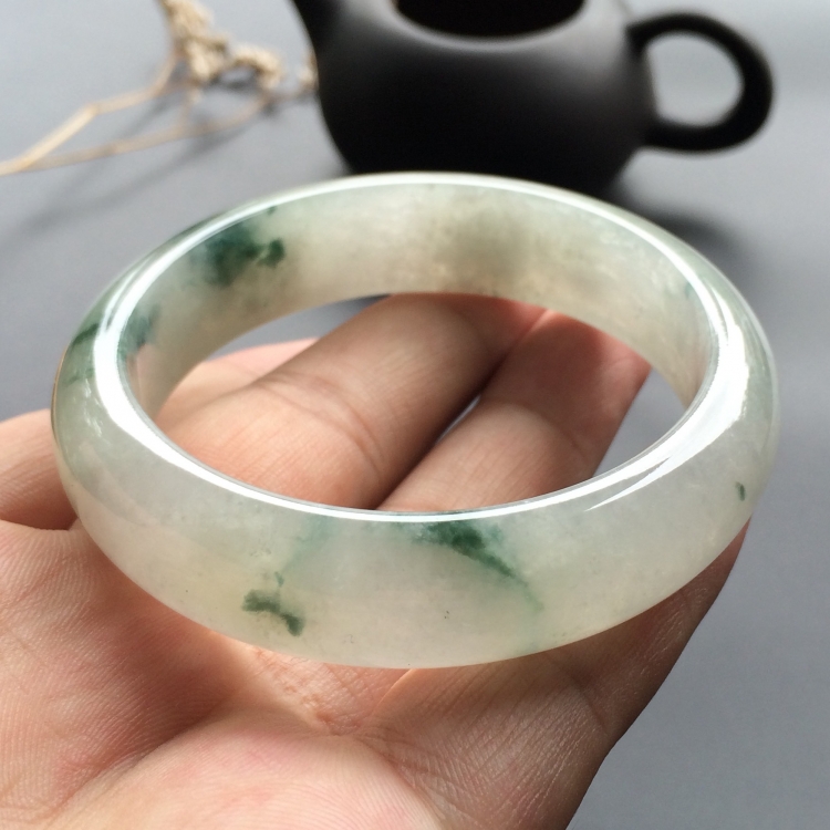 （超值推荐）糯冰种飘花手镯（55.7mm）