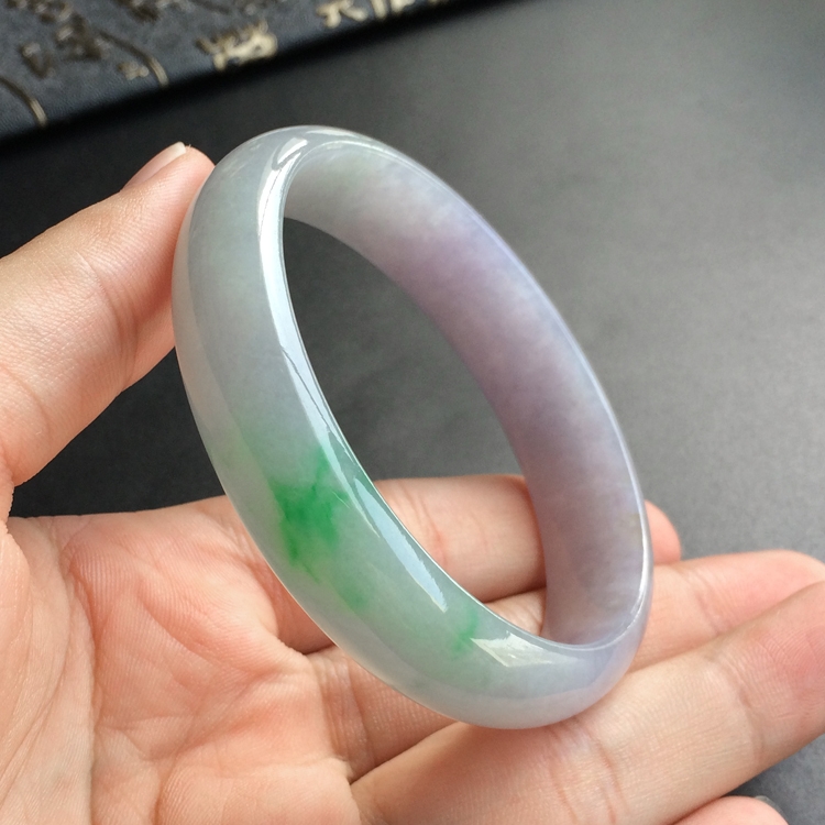 (超值推荐)糯冰种春带彩贵妃镯(57.5mm-50.4mm)