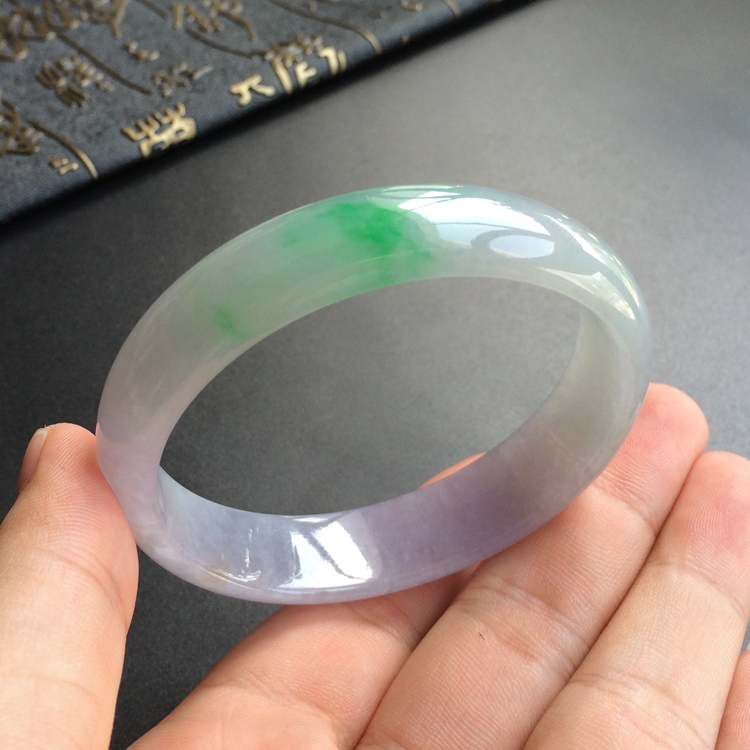 (超值推荐)糯冰种春带彩贵妃镯(57.5mm-50.4mm)