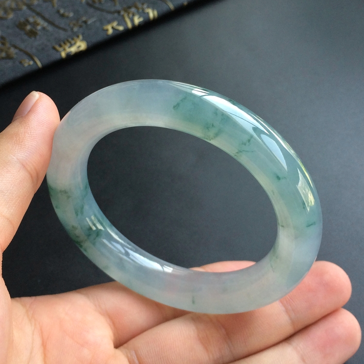 (超值推荐)冰种圆条手镯(54.8mm)