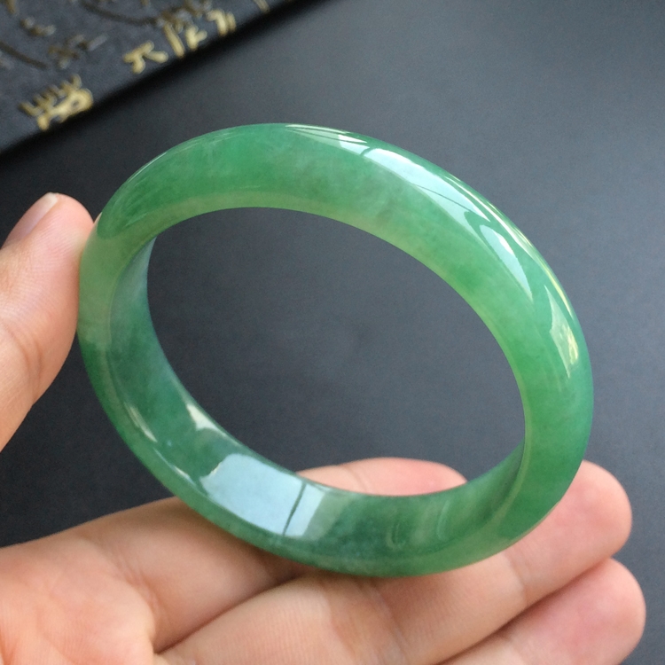 (超值推荐)糯冰种深绿手镯(54mm)